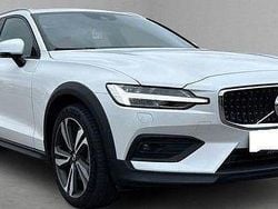 Crystal white (metallic) Gebraucht 2020 Volvo V60 CC Pro Kombi | 17.700 € (Guter Preis)