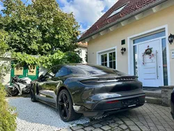 Grau Gebraucht 2020 Porsche Taycan Turbo Limousine | 70.600 € (Guter Preis)