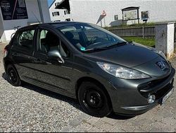 Grau Gebraucht 2009 Peugeot 207 Kleinwagen | 2.100 € (Fairer Preis)