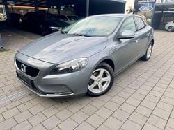 Grau Gebraucht 2016 Volvo V40 Kinetic Kombi | 9.290 € (Fairer Preis)