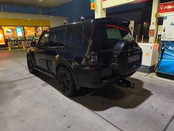 Schwarz Gebraucht 2015 Mitsubishi Pajero SUV | 32.000 € (Fairer Preis)