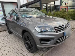 Grau Gebraucht 2016 VW Touareg R-line SUV | 27.900 € (Etwas zu teuer)