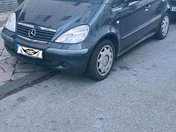 Blau Gebraucht 2002 Mercedes A140 Kleinwagen | 850 €