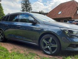 Grau Gebraucht 2016 Renault Mégane GrandTour Intens Kombi | 7.995 €