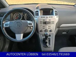 Schwarz Gebraucht 2012 Opel Zafira Family Van / Kleinbus | 2.990 € (Fairer Preis)