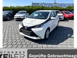 Weiß Gebraucht 2016 Toyota Aygo X-play Kleinwagen | 6.990 € (Guter Preis)