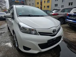 Weiß Gebraucht 2012 Toyota Yaris Life Limousine | 8.900 € (Fairer Preis)