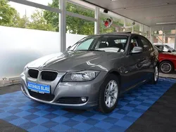 Grau Gebraucht 2011 BMW 318 Sport Line Limousine | 8.990 € (Etwas zu teuer)