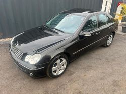 Schwarz Gebraucht 2007 Mercedes C220 Avantgarde Limousine | 5.995 € (Fairer Preis)