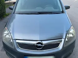 Grau Gebraucht 2007 Opel Zafira Family Van / Kleinbus | 2.300 € (Fairer Preis)