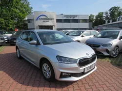 Silber Gebraucht 2024 Skoda Fabia Ambition Limousine | 19.890 € (Fairer Preis)