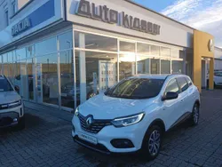 Perlmuttweiß (metallic) Gebraucht 2021 Renault Kadjar Black Edition SUV | 22.990 € (Etwas zu teuer)