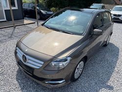Braun Gebraucht 2014 Mercedes B200 Van / Kleinbus | 10.990 €