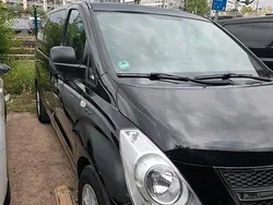 Schwarz Gebraucht 2010 Hyundai H-1 Van / Kleinbus | 8.900 € (Fairer Preis)