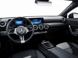 Polarweiß Neu 2024 Mercedes CLA200 Shooting Brake Kombi | 54.371 € (Fairer Preis)