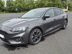 Grau Gebraucht 2018 Ford Focus ST-Line Limousine | 14.999 € (Fairer Preis)