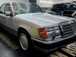 Silber Gebraucht 1993 Mercedes E320 Limousine | 9.800 €