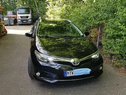 Schwarz Gebraucht 2016 Toyota Auris Limousine | 6.800 € (Fairer Preis)