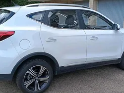 Weiß Gebraucht 2024 MG ZS Limousine | 16.000 €