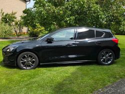 Schwarz Gebraucht 2020 Ford Focus Limousine | 15.499 € (Fairer Preis)