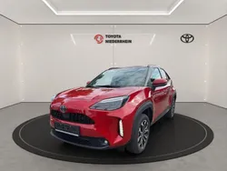 Rot Neu 2025 Toyota Yaris Cross SUV | 31.333 € (Etwas zu teuer)