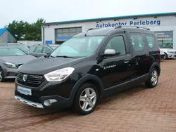 Schwarz Gebraucht 2017 Dacia Dokker Celebration Van | 10.999 € (Guter Preis)