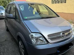 Silber Gebraucht 2003 Opel Meriva Van / Kleinbus | 3.900 € (Teuer)