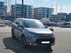 Grau Gebraucht 2015 Mitsubishi Outlander SUV | 13.900 € (Fairer Preis)
