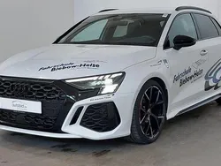 Weiß (metallic) Gebraucht 2023 Audi RS3 Ambiente Kleinwagen | 54.430 € (Fairer Preis)