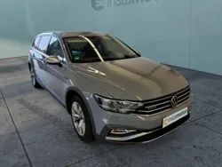 Grau Gebraucht 2022 VW Passat Alltrack Kombi | 35.829 € (Fairer Preis)