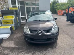 Braun Gebraucht 2006 Renault Modus Van / Kleinbus | 800 €
