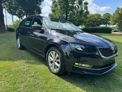 Schwarz Gebraucht 2017 Skoda Octavia Ambition Kombi | 8.400 € (Fairer Preis)
