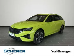 Mambagrün Gebraucht 2025 Skoda Octavia RS Limousine | 46.990 € (Teuer)