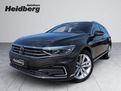 Grau Gebraucht 2023 VW Passat GTE Kombi | 32.970 € (Teuer)