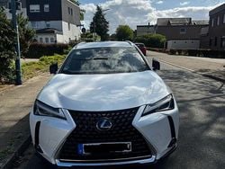 Weiß Gebraucht 2020 Lexus UX 250h SUV | 23.500 € (Fairer Preis)