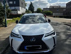 Weiß Gebraucht 2020 Lexus UX 250h SUV | 24.500 € (Fairer Preis)