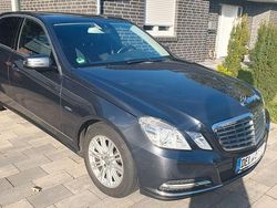 Grau Gebraucht 2011 Mercedes E200 Elegance Limousine | 9.750 € (Guter Preis)