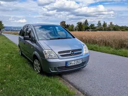 Grau Gebraucht 2003 Opel Meriva Van / Kleinbus | 1.950 € (Fairer Preis)