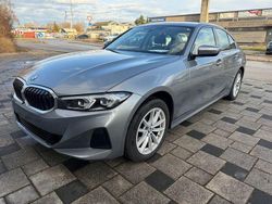 Grau Gebraucht 2023 BMW 320 Limousine | 29.980 € (Guter Preis)