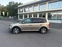 Gold Gebraucht 2011 VW Touran Van / Kleinbus | 7.800 € (Etwas zu teuer)