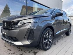 Grau Gebraucht 2022 Peugeot 5008 GT-line Van / Kleinbus | 18.990 € (Guter Preis)