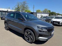 Graphitegrau metallic Neu 2025 Skoda Karoq SportLine SUV | 42.990 € (Etwas zu teuer)