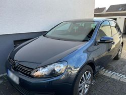 Blau Gebraucht 2009 VW Golf VI Kleinwagen | 8.800 € (Etwas zu teuer)