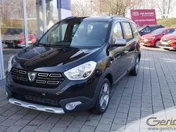 Perlmuttschwarz metallic Gebraucht 2022 Dacia Lodgy Stepway Van / Kleinbus | 15.900 € (Etwas zu teuer)