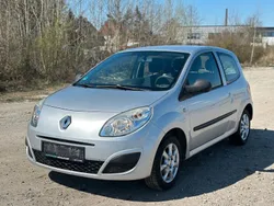 Grau Gebraucht 2009 Renault Twingo Authentique Kleinwagen | 2.599 € (Fairer Preis)