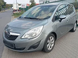 Grau Gebraucht 2014 Opel Meriva Active Van / Kleinbus | 3.699 € (Guter Preis)