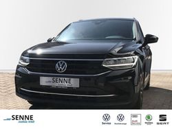 Deep black perleffekt (metallic) Gebraucht 2021 VW Tiguan Active SUV | 23.450 € (Fairer Preis)