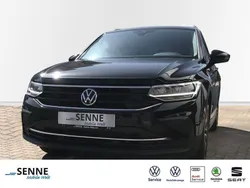 Deep black perleffekt (metallic) Gebraucht 2021 VW Tiguan Active SUV | 23.450 € (Fairer Preis)