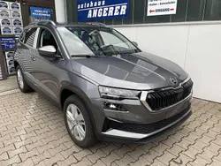 Graphitegrau metallic Neu 2025 Skoda Karoq Selection SUV | 37.900 € (Fairer Preis)