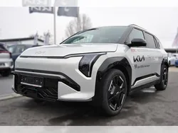 Silber (ivory silver metallic) Gebraucht 2025 Kia EV3 2 SUV | 42.103 € (Etwas zu teuer)